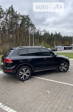 Внедорожник / Кроссовер Volkswagen Touareg 2014 в Пирятине