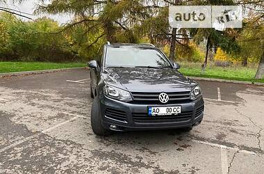 Внедорожник / Кроссовер Volkswagen Touareg 2014 в Ужгороде