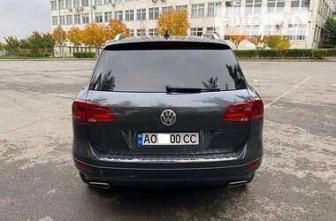 Внедорожник / Кроссовер Volkswagen Touareg 2014 в Ужгороде