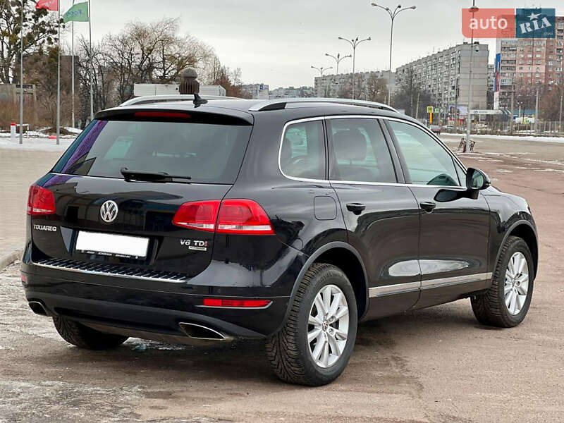 Внедорожник / Кроссовер Volkswagen Touareg 2014 в Харькове