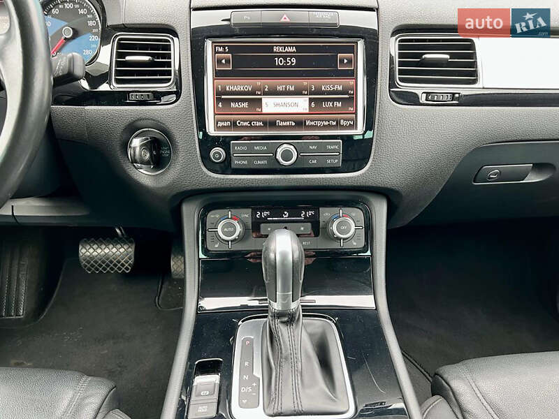 Внедорожник / Кроссовер Volkswagen Touareg 2014 в Харькове