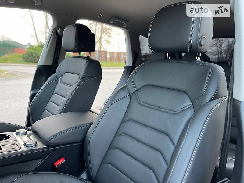 Внедорожник / Кроссовер Volkswagen Touareg 2021 в Киеве