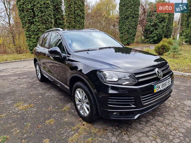 Позашляховик / Кросовер Volkswagen Touareg 2013 в Рівному