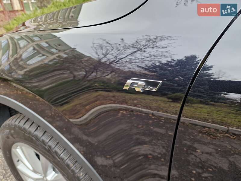 Позашляховик / Кросовер Volkswagen Touareg 2013 в Рівному