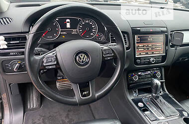 Внедорожник / Кроссовер Volkswagen Touareg 2012 в Ровно