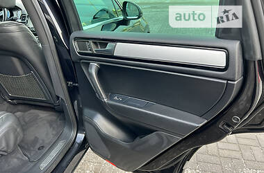 Внедорожник / Кроссовер Volkswagen Touareg 2010 в 
