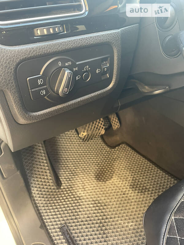 Позашляховик / Кросовер Volkswagen Touareg 2012 в Черкасах