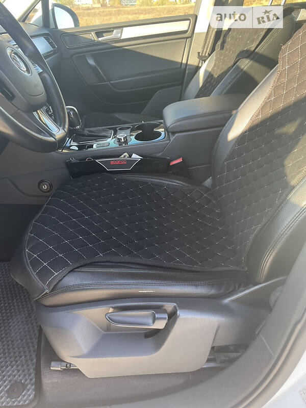 Позашляховик / Кросовер Volkswagen Touareg 2012 в Черкасах