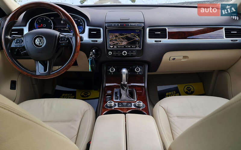 Внедорожник / Кроссовер Volkswagen Touareg 2015 в Львове