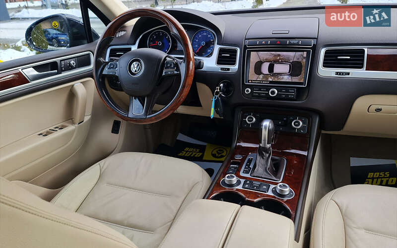 Внедорожник / Кроссовер Volkswagen Touareg 2015 в Львове