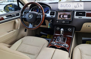 Позашляховик / Кросовер Volkswagen Touareg 2015 в Львові