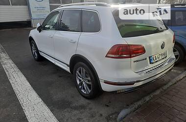 Внедорожник / Кроссовер Volkswagen Touareg 2015 в Киеве