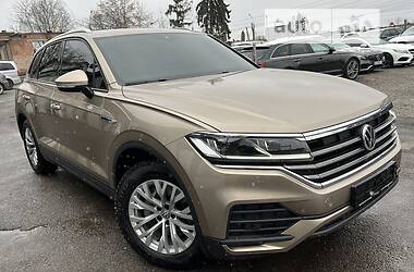 Внедорожник / Кроссовер Volkswagen Touareg 2019 в Тернополе