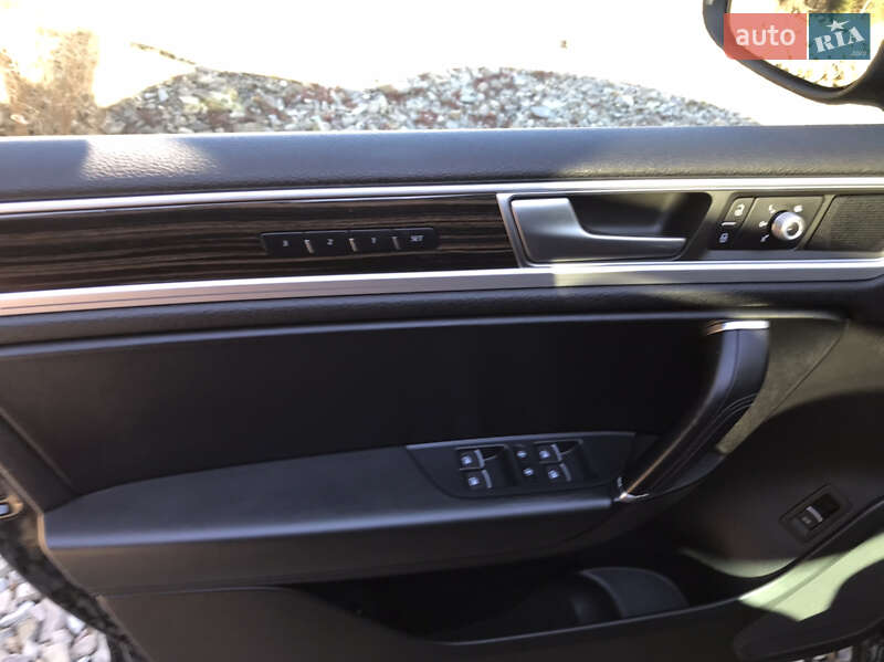 Позашляховик / Кросовер Volkswagen Touareg 2014 в Верховині