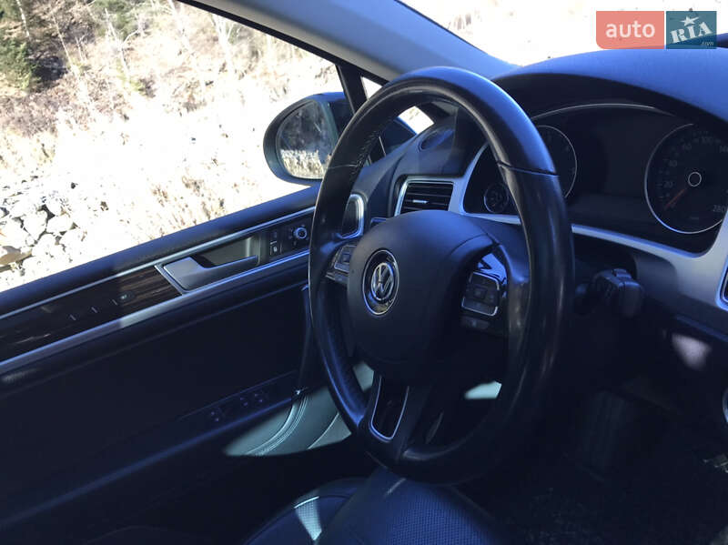 Позашляховик / Кросовер Volkswagen Touareg 2014 в Верховині