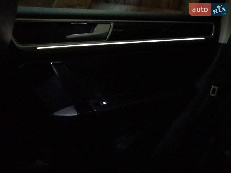 Позашляховик / Кросовер Volkswagen Touareg 2014 в Верховині