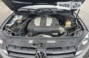 Внедорожник / Кроссовер Volkswagen Touareg 2010 в 