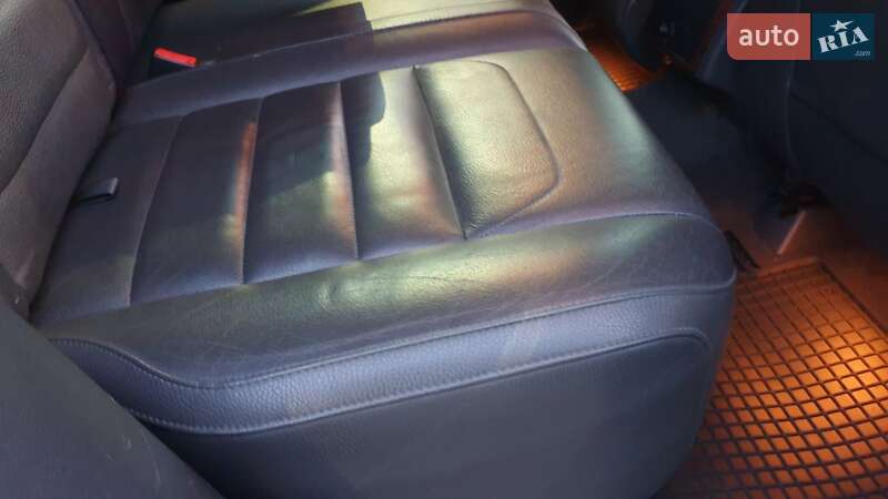 Внедорожник / Кроссовер Volkswagen Touareg 2010 в Хусте