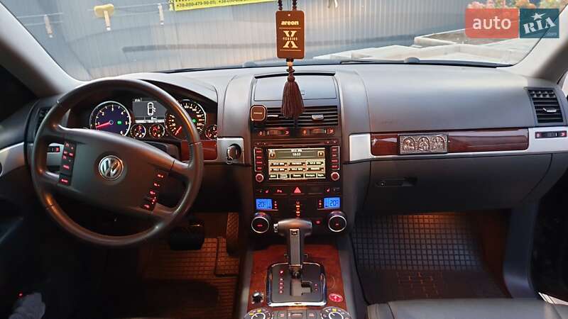 Внедорожник / Кроссовер Volkswagen Touareg 2010 в Хусте