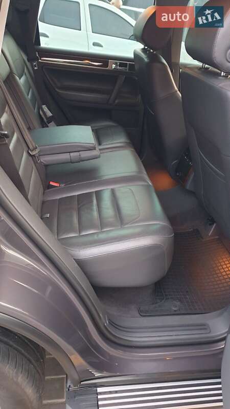 Внедорожник / Кроссовер Volkswagen Touareg 2010 в Хусте
