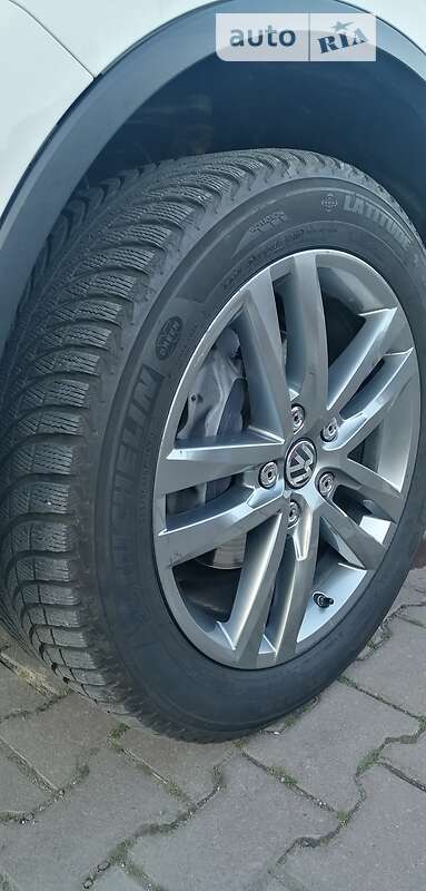 Позашляховик / Кросовер Volkswagen Touareg 2015 в Одесі