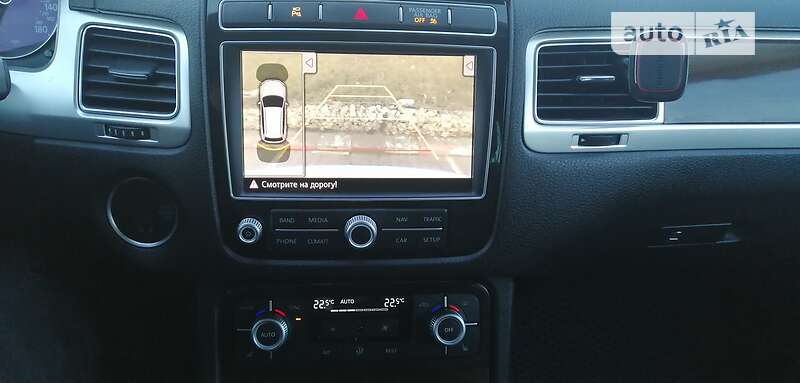Позашляховик / Кросовер Volkswagen Touareg 2015 в Одесі