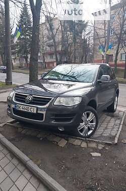 Позашляховик / Кросовер Volkswagen Touareg 2008 в Рівному