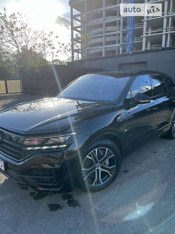 Внедорожник / Кроссовер Volkswagen Touareg 2021 в 