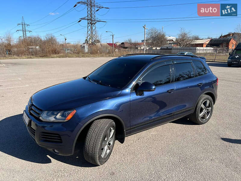 Внедорожник / Кроссовер Volkswagen Touareg 2013 в Днепре