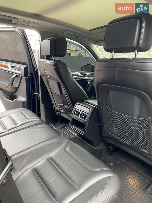 Внедорожник / Кроссовер Volkswagen Touareg 2013 в Днепре