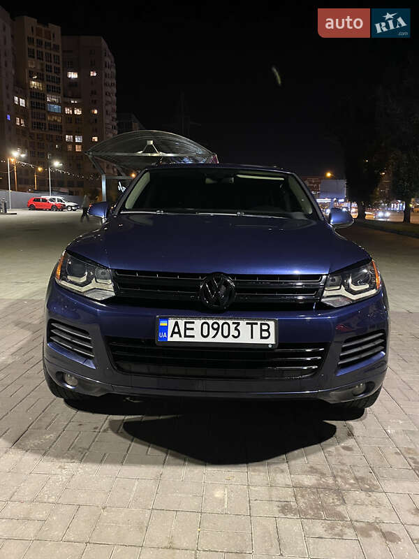 Внедорожник / Кроссовер Volkswagen Touareg 2013 в Днепре