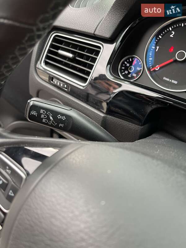 Внедорожник / Кроссовер Volkswagen Touareg 2015 в Киеве фото 23 Внедорожник / Кроссовер Volkswagen Touareg 2015 в Киеве