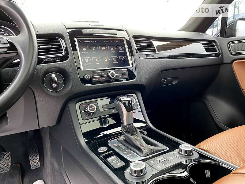 Позашляховик / Кросовер Volkswagen Touareg 2014 в Києві