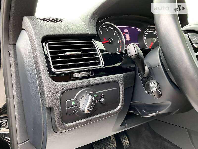Позашляховик / Кросовер Volkswagen Touareg 2014 в Києві