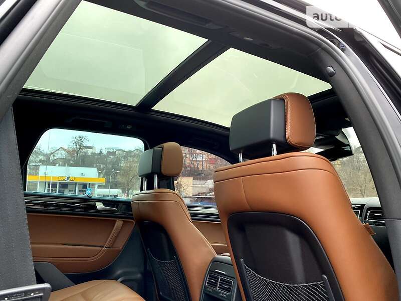 Позашляховик / Кросовер Volkswagen Touareg 2014 в Києві
