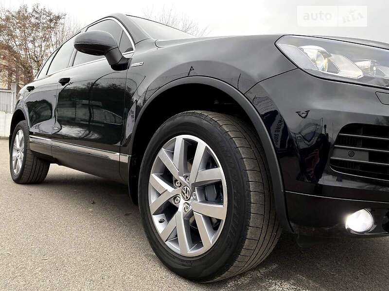 Позашляховик / Кросовер Volkswagen Touareg 2014 в Києві