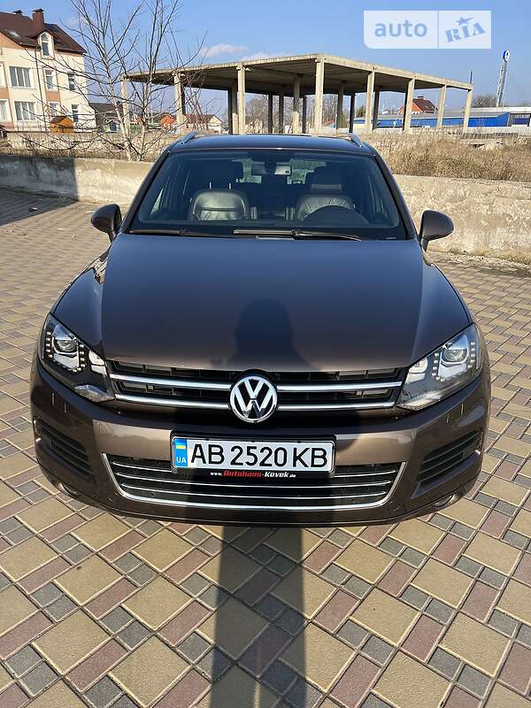 Позашляховик / Кросовер Volkswagen Touareg 2012 в 