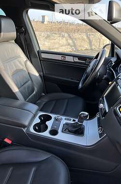 Позашляховик / Кросовер Volkswagen Touareg 2012 в 