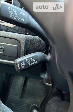 Позашляховик / Кросовер Volkswagen Touareg 2012 в 