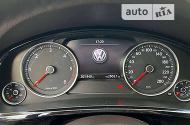 Внедорожник / Кроссовер Volkswagen Touareg 2011 в Измаиле