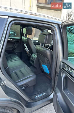 Внедорожник / Кроссовер Volkswagen Touareg 2013 в 