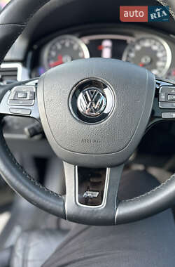 Внедорожник / Кроссовер Volkswagen Touareg 2013 в 