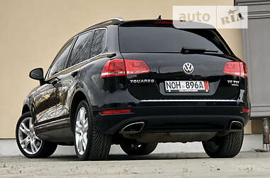 Внедорожник / Кроссовер Volkswagen Touareg 2011 в 