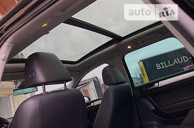 Внедорожник / Кроссовер Volkswagen Touareg 2011 в 