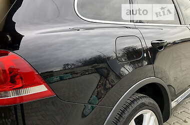 Внедорожник / Кроссовер Volkswagen Touareg 2011 в 