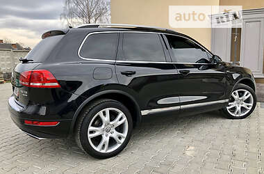 Внедорожник / Кроссовер Volkswagen Touareg 2011 в 