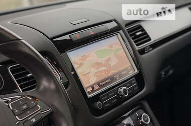 Внедорожник / Кроссовер Volkswagen Touareg 2011 в 