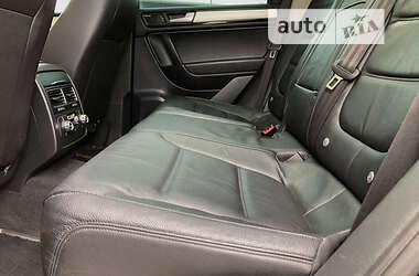 Внедорожник / Кроссовер Volkswagen Touareg 2011 в 