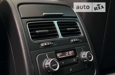 Внедорожник / Кроссовер Volkswagen Touareg 2011 в 