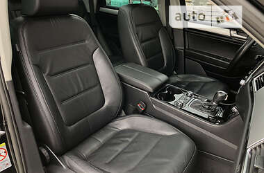 Внедорожник / Кроссовер Volkswagen Touareg 2011 в 